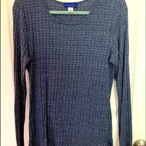 Long sleeved knit top